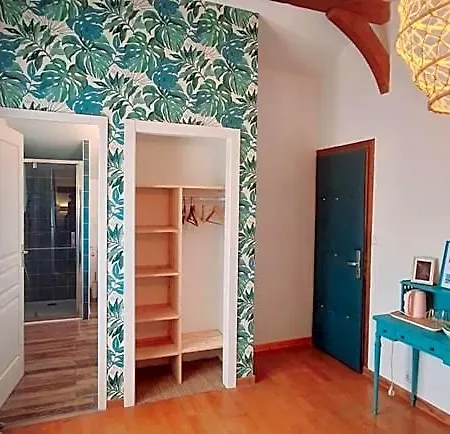 לינה וארוחת בוקר Casa Baia 4*